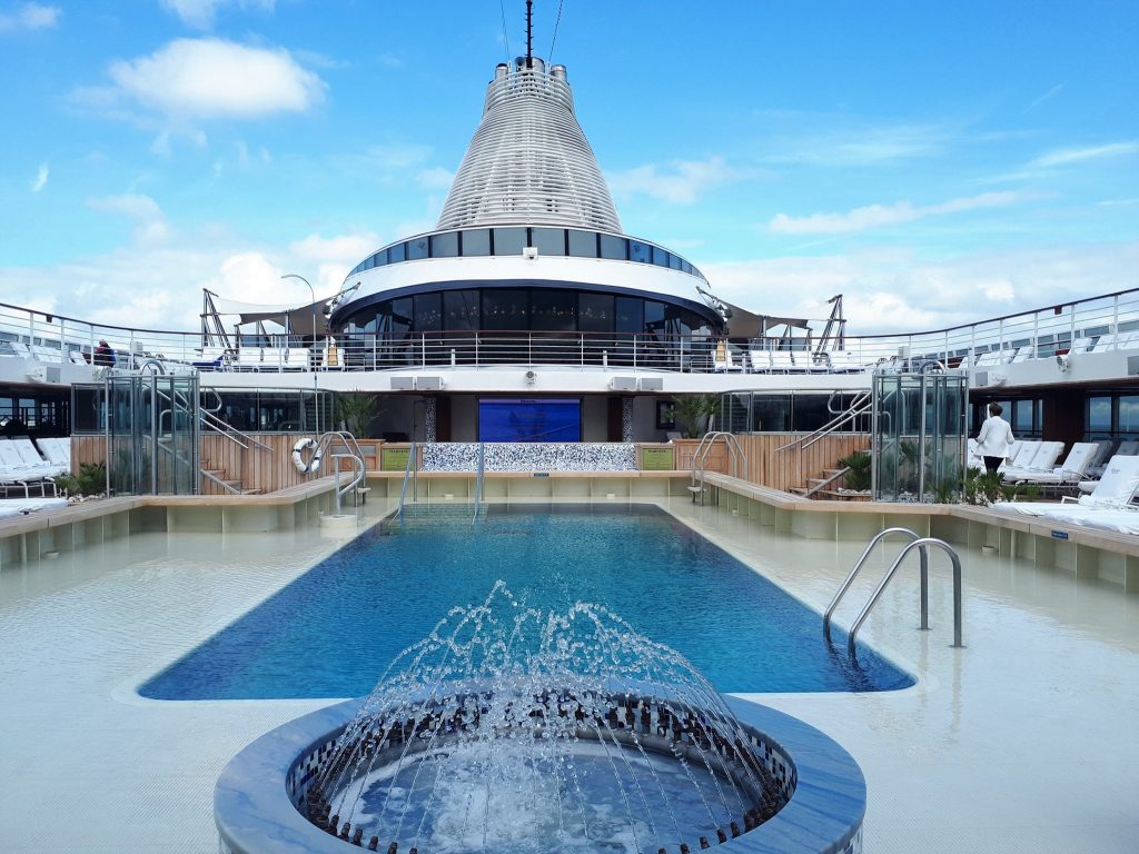 Go For Cruise - Oceania Riviera - Pool deck