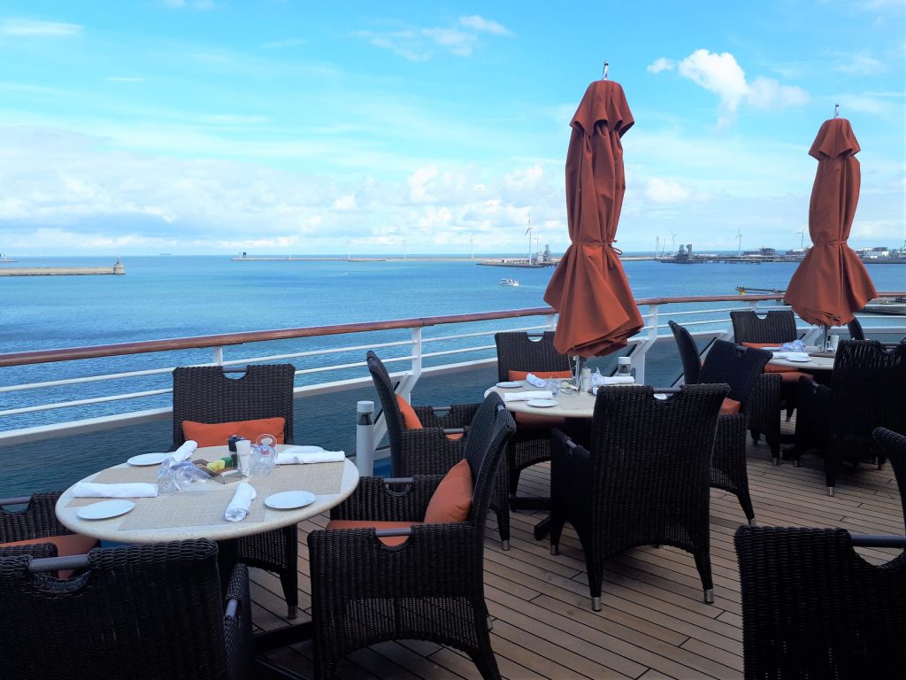 Go For Cruise - Oceania Riviera - Terrace Cafe